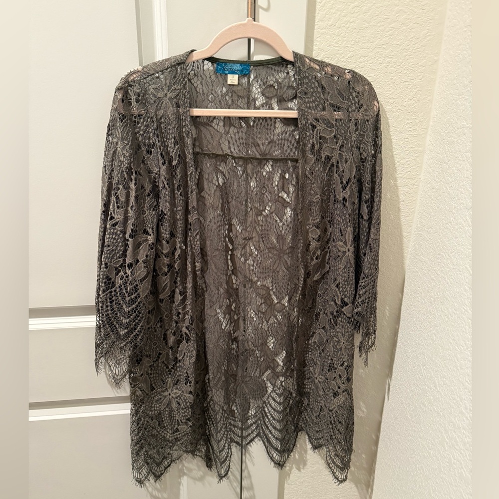 Francesca’s Olive Green‎ Bohemian Lace Kimono